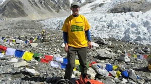 Picture of Menston Action Group supporter wearing his MAG campaigning T-shirt on the way up to Mt Everest